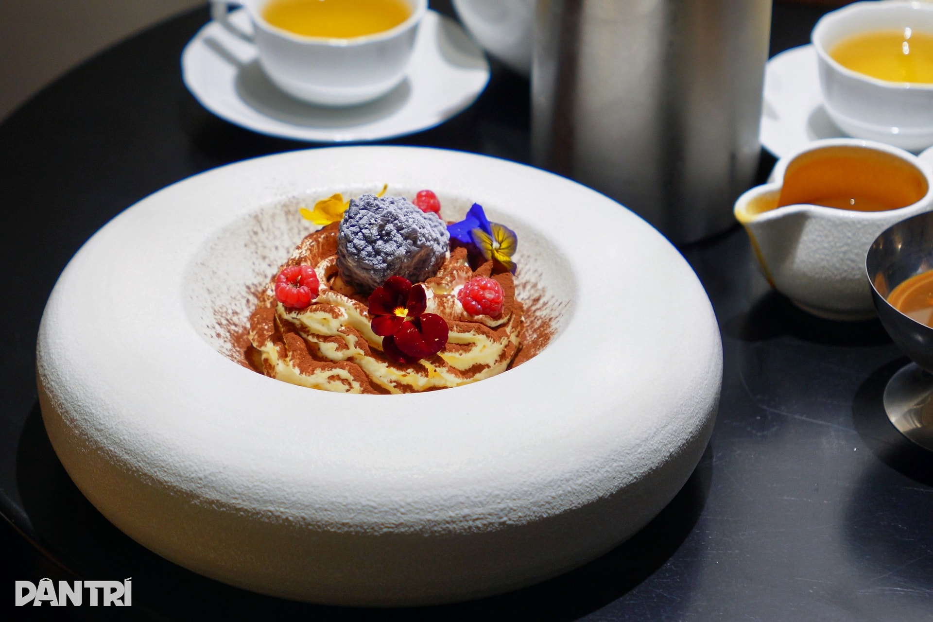 Tiệm bánh TPHCM gây sốt vì món núi lửa phun trào, có loại chỉ 5 phần/ngày - 11