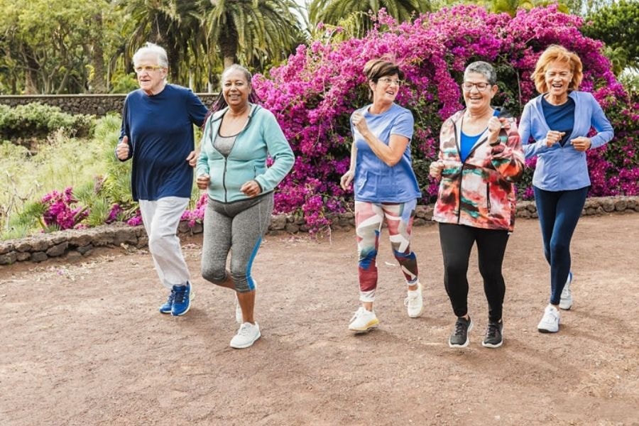 Đi bộ mang lại nhiều lợi ích sức khỏe (Fisher Center for Alzheimer's Research Foundation)