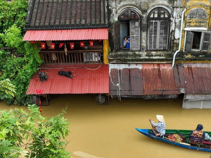 Phố cổ Hội An những ngày chìm trong nước lũ cuối tháng 10/2025. Ảnh: Nguyễn Đông