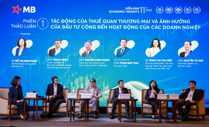 Các chuyên gia tham gia thảo luận trong Diễn đàn Kinh tế MB Economic Insights 2025. Ảnh: Hải Long