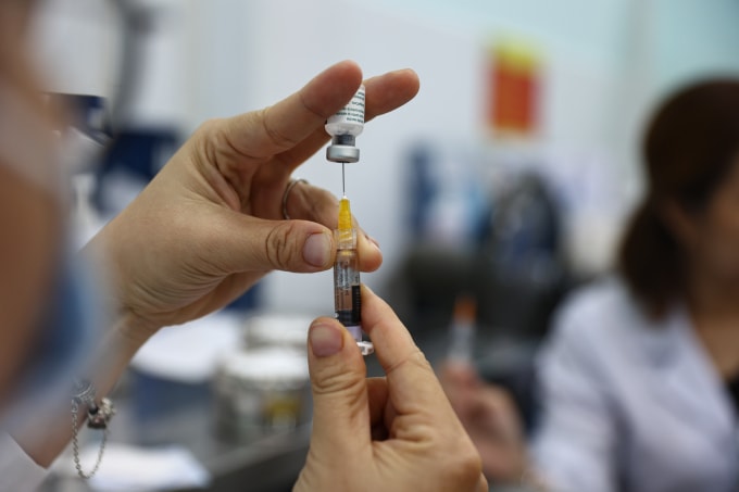 Tiêm chủng vaccine tại Viện Pasteur TP HCM. Ảnh: Quỳnh Trần