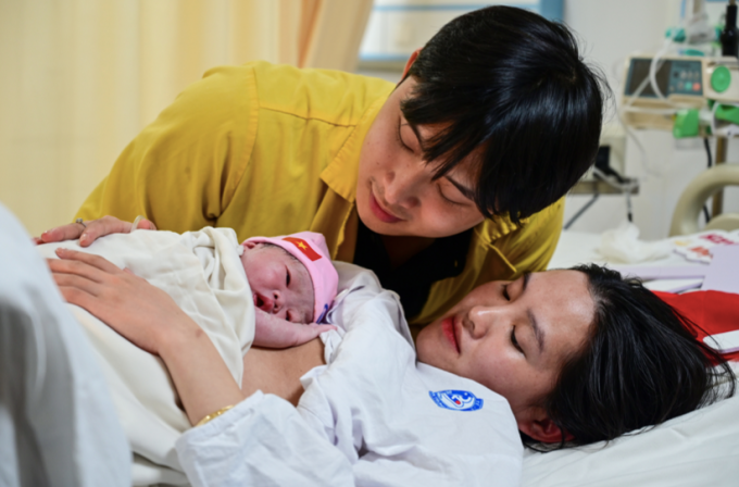 Em bé sinh ngày 2/9 tại bệnh viện Phụ sản Trung Ương. Ảnh: Giang Huy