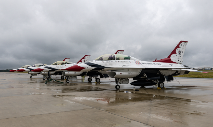 Dàn máy bay của đội nhào lộn Thunderbirds tại căn cứ liên hợp Andrews hồi tháng 9. Ảnh: AFP