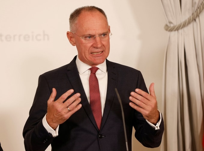 Bộ trưởng Nội vụ Áo Gerhard Karner trong họp báo ở Vienna năm 2022. Ảnh: Reuters
