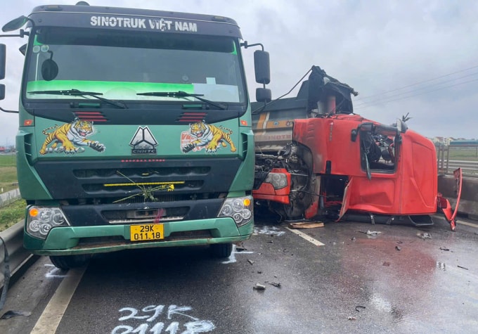 Hiện trường vụ tai nạn, sáng 7/11. Ảnh: Hùng Lê