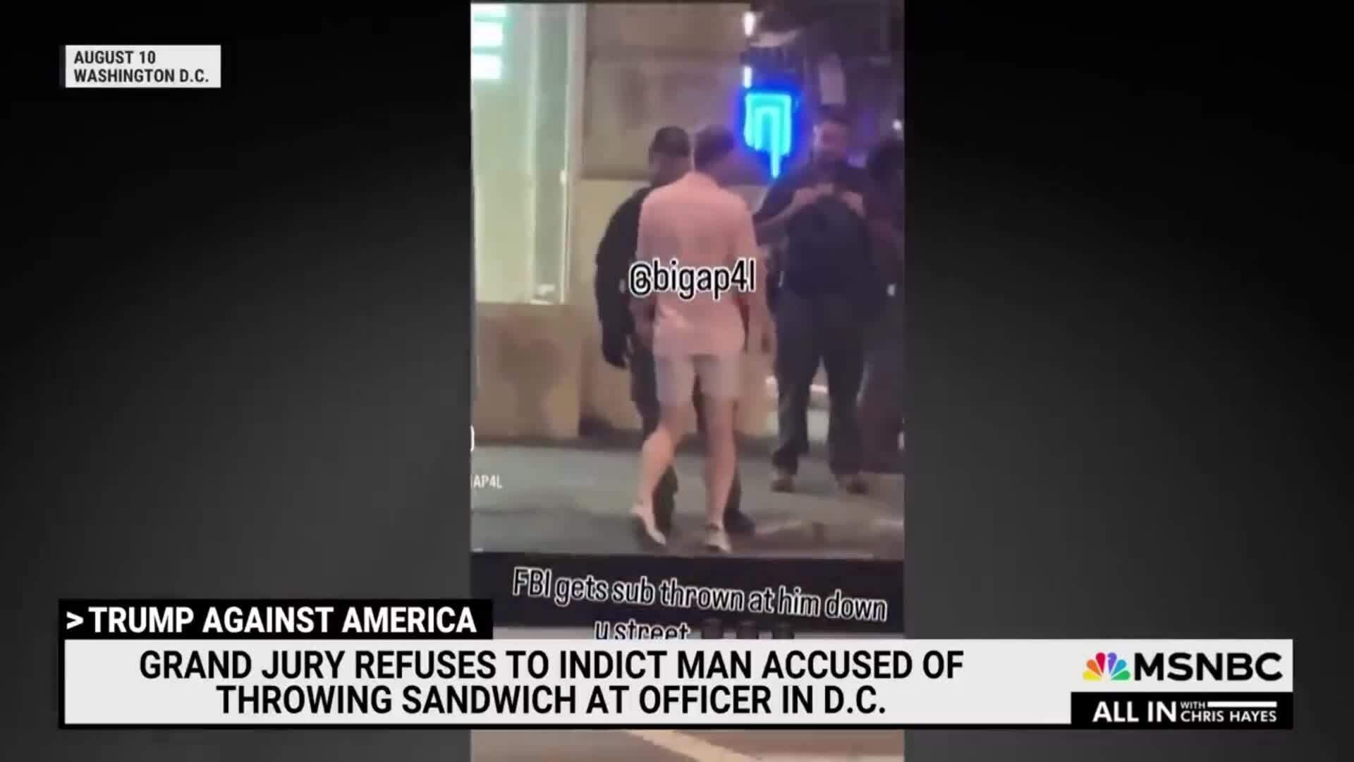 Sean Dunn ném bánh mì kẹp vào đặc vụ liên bang