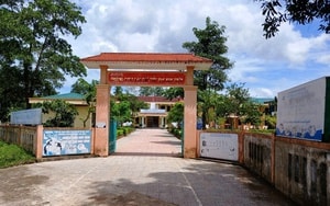 Ăn bánh mì, 40 người bị ngộ độc nhập viện - Ảnh 2.