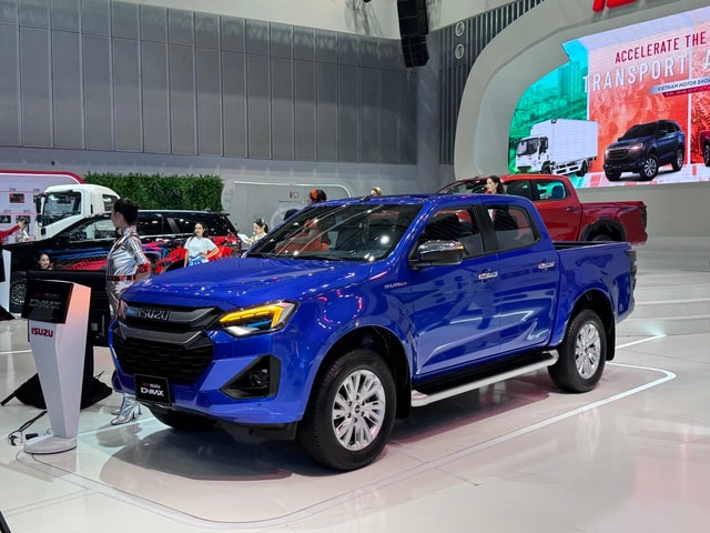 Xe bán tải giảm giá mạnh từ 50 triệu đồng , cơ hội mua xe tiết kiệm - Ảnh 4. Xe bán tải giảm giá mạnh từ 50 triệu đồng , cơ hội mua xe tiết kiệm - Ảnh 4.