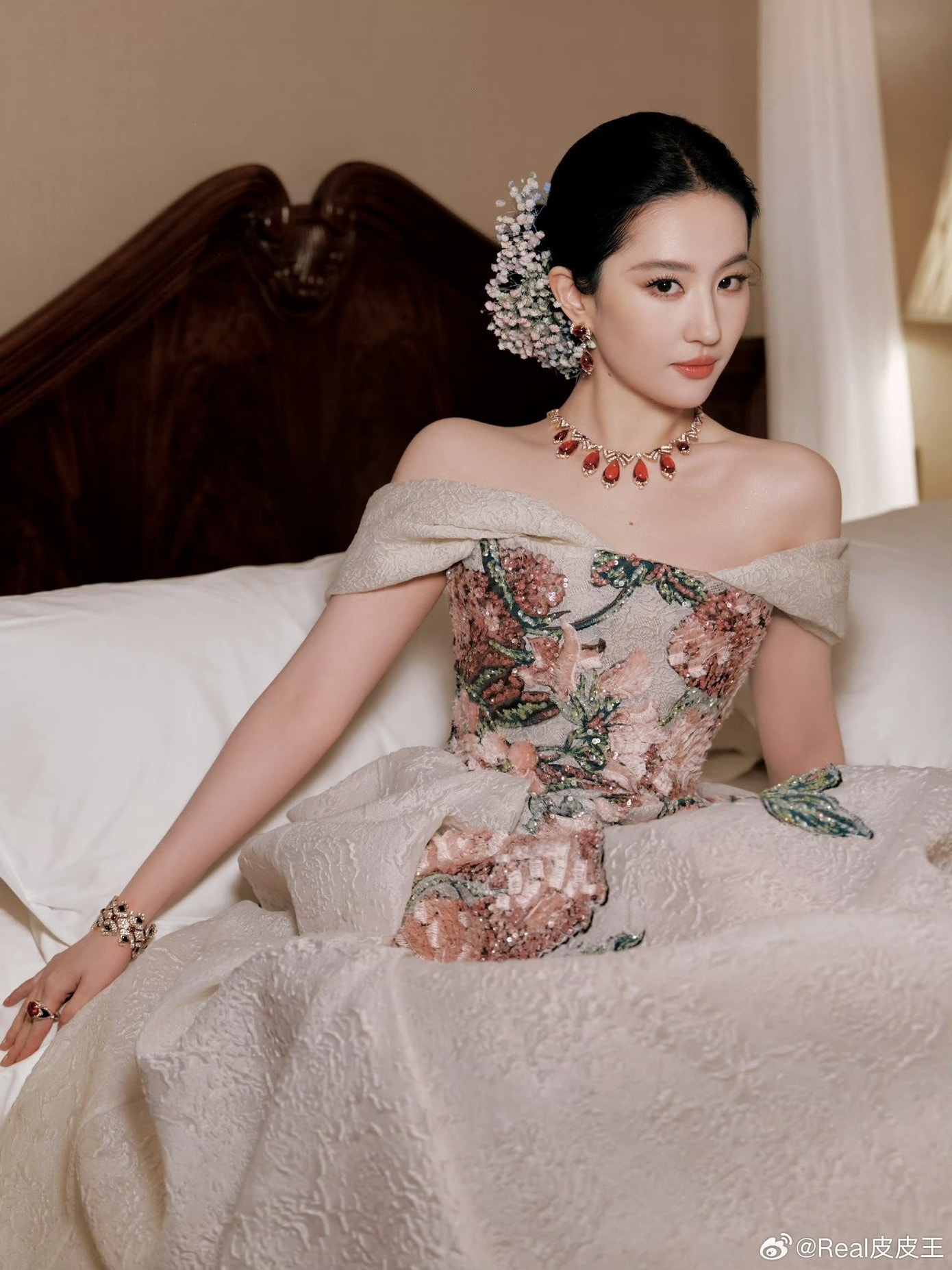 Địch Lệ Nhiệt Ba ảnh 4 Dich Le Nhiet Ba anh 4