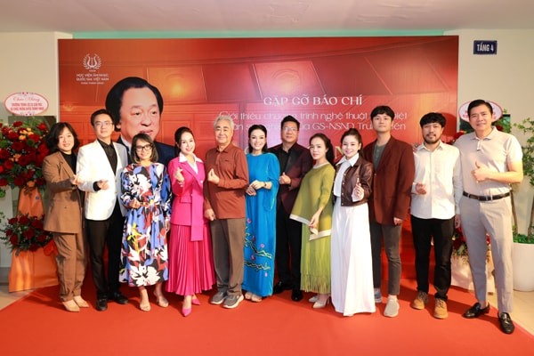 Kỷ niệm xúc động của NSƯT Lan Anh với người thầy - NSND Trung Kiên- Ảnh 4. Kỷ niệm xúc động của NSƯT Lan Anh với người thầy - NSND Trung Kiên- Ảnh 4.