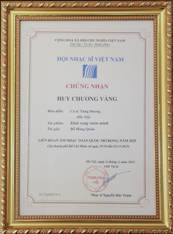 Tùng Dương dụng công với nghệ thuật, nói không với lời đề nghị 'cover' bài hát của AI- Ảnh 2. Tùng Dương dụng công với nghệ thuật, nói không với lời đề nghị 'cover' bài hát của AI- Ảnh 2.