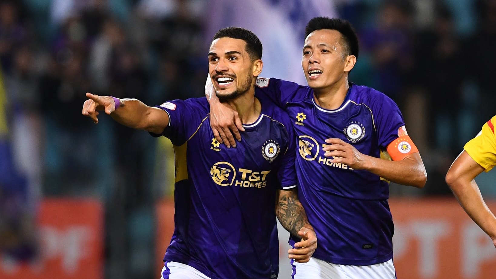 Hà Nội FC đấu với Nam Định ở vòng 11 V.League.