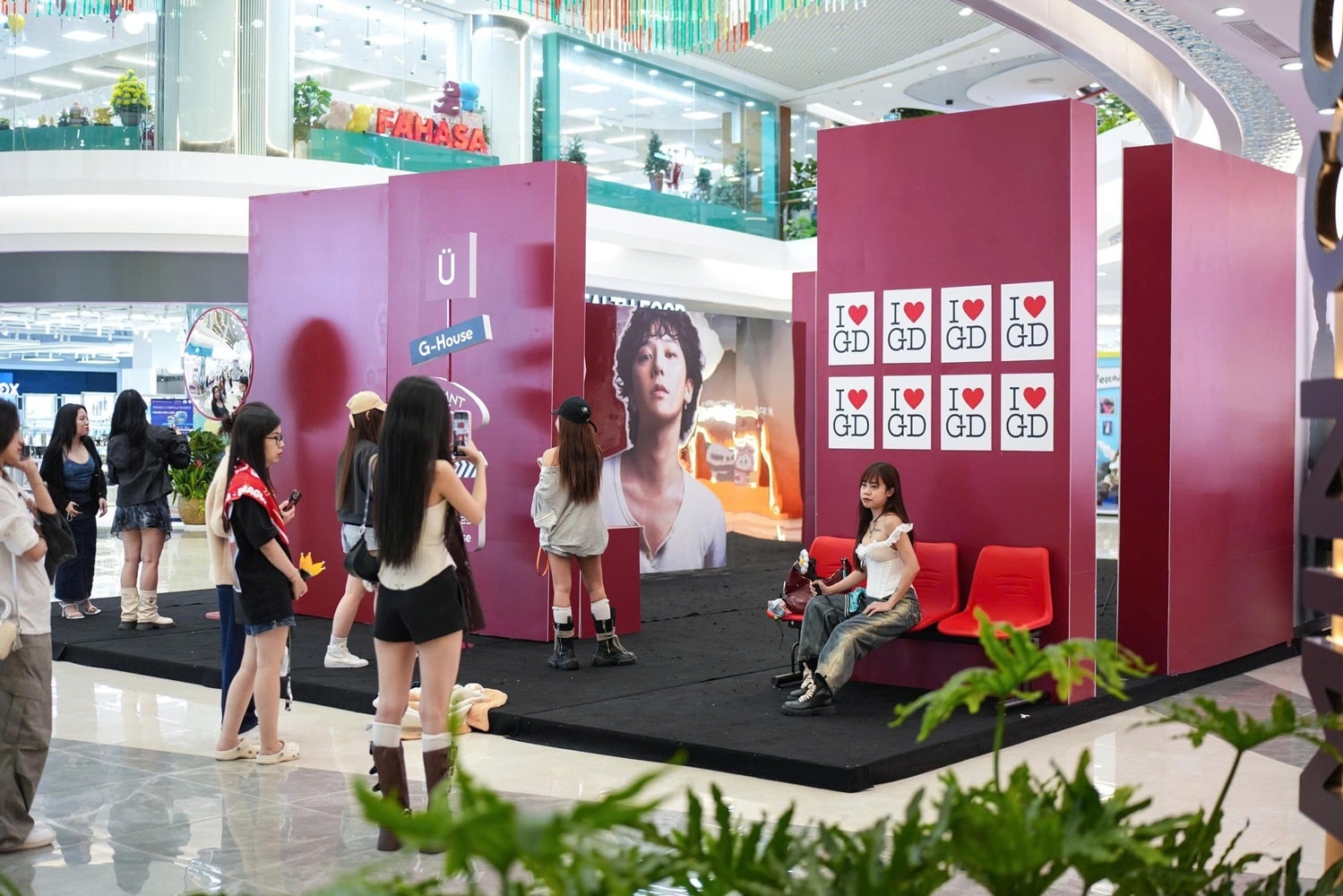 Fan đổ về Ocean City check in G-DRAGON 2025 WORLD TOUR [Übermensch] IN HANOI - 7