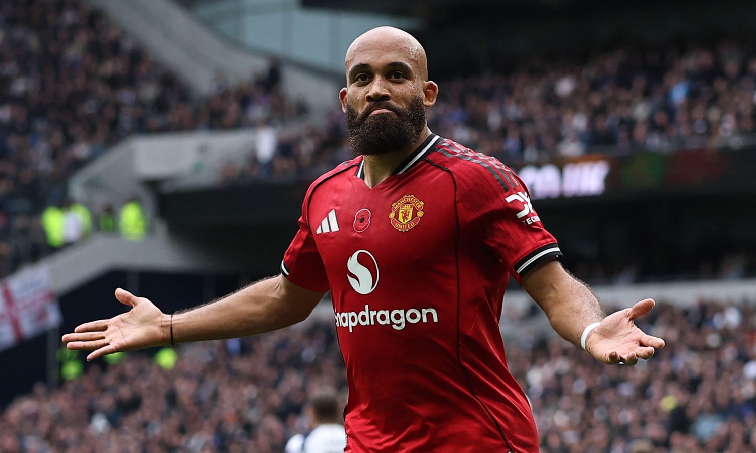 Mbeumo tiếp tục ghi bàn. (Ảnh: Reuters)