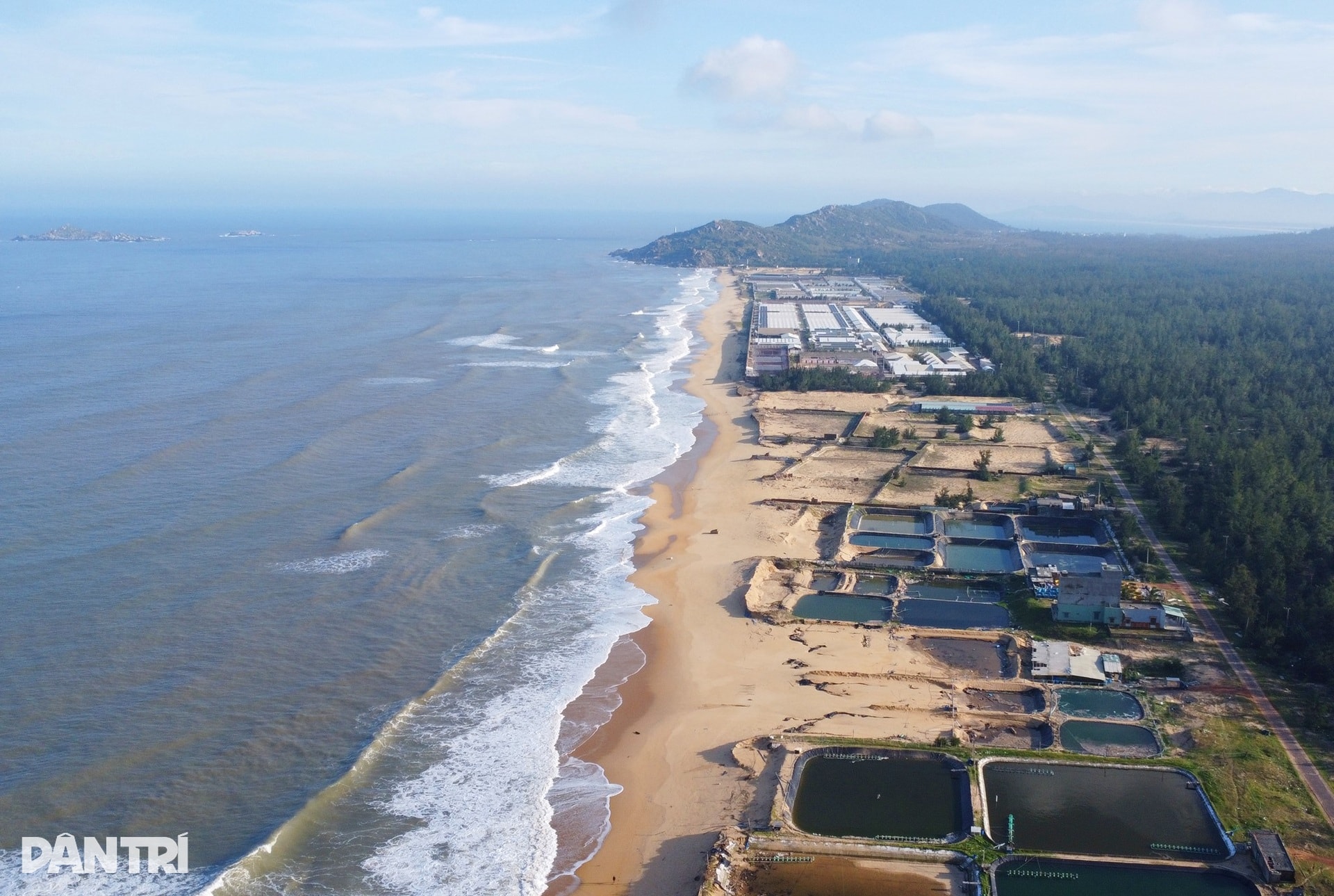 Ngư dân thất thần sau bão Kalmaegi: Trắng tay rồi, tan nát hết! - 6 Ngư dân thất thần sau bão Kalmaegi: Trắng tay rồi, tan nát hết! - 6