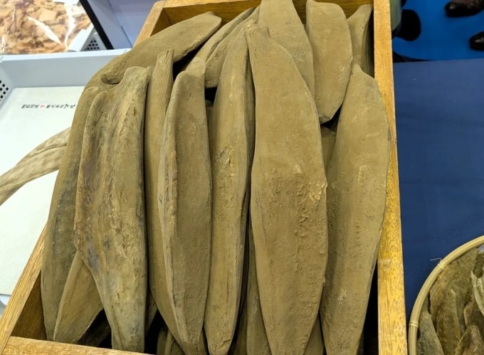 Món katsuobushi trước khi bào. Ảnh: Medium