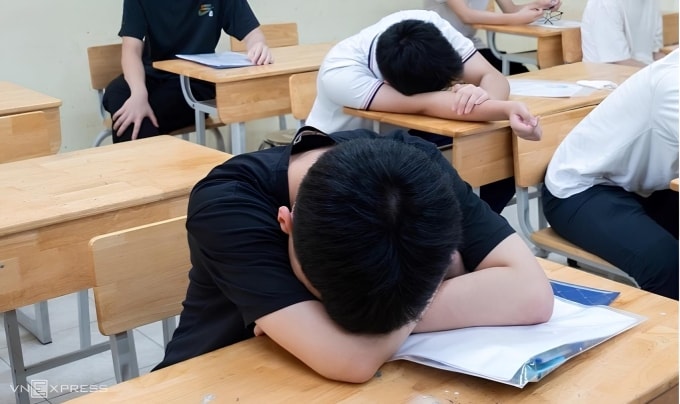 Học sinh trước giờ thi tuyển sinh trung học phổ thông tại Hà Nội, tháng 6/2025. Ảnh: Lê Tùng