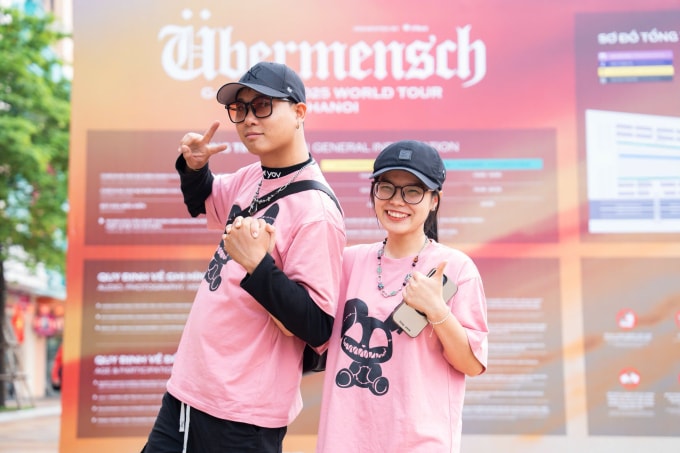 Anh Công Thành và chị Trâm Anh từ Hải Phòng đến Hà Nội để tham gia concert. Ảnh: Tùng Đinh