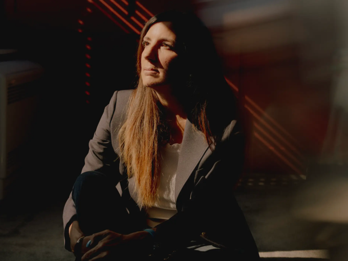 Lisa Johnson cho biết việc tin tưởng mọi người trở nên khó khăn hơn khi cô trở thành người có thu nhập cao. Ảnh: Tori Ferenc/BI