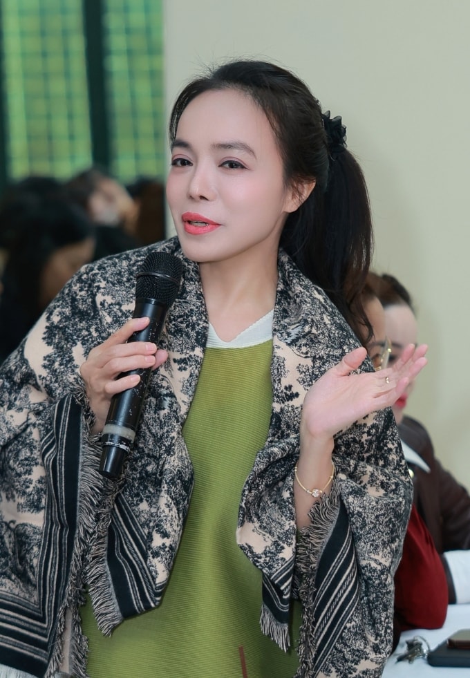 Ca sĩ Lan Anh nói về thầy giáo tại buổi họp báo giới thiệu chương trình, sáng 7/11 tại Hà Nội. Ảnh: Học viện Âm nhạc Quốc gia Việt Nam