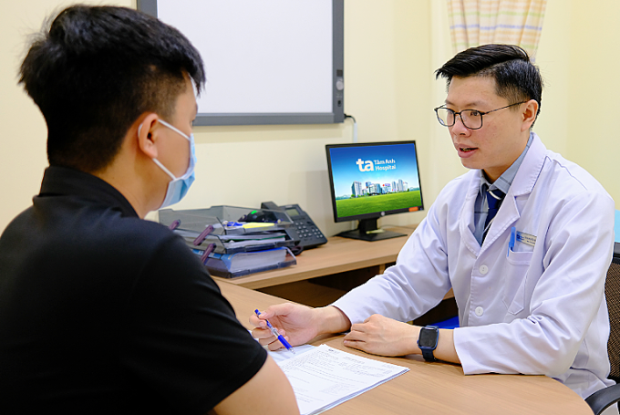 Bác sĩ Sỹ tư vấn cho người bệnh. Ảnh minh họa: Bệnh viện Đa khoa Tâm Anh