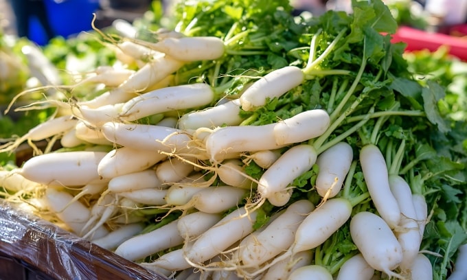 Củ cải trắng có nhiều chất dinh dưỡng tốt cho sức khỏe, song không nên lạm dụng. Ảnh minh họa: Vecteezy