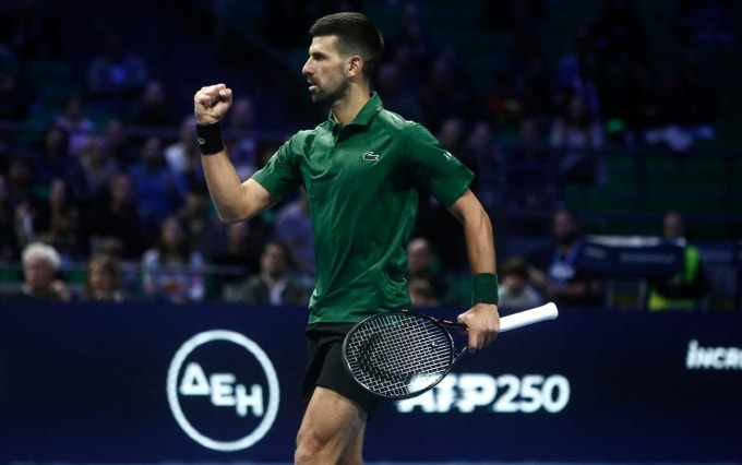 Djokovic mừng chiến thắng trước Hanfmann, trên sân Trung tâm ở nhà thi đấu OAKA tại Athens, Hy Lạp hôm 4/11. Ảnh: Reuters