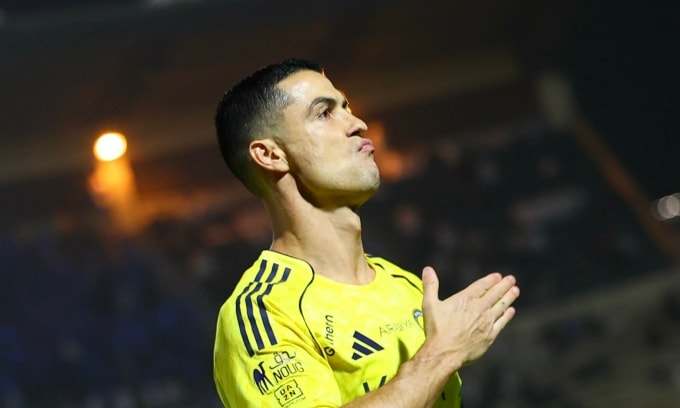 Ronaldo mừng bàn thắng cho Al Nassr trong trận gặp Neom trên sân King Khalid Sport City, thành phố Tabuk, Arab Saudi tối 8/11/2025. Ảnh: Al Nassr