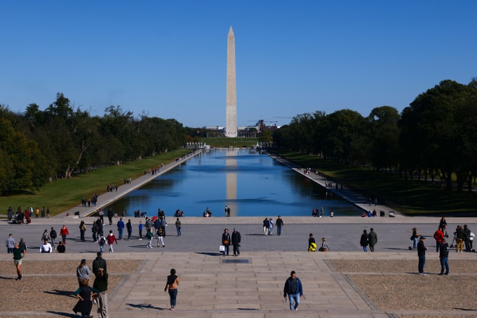Đài tưởng niệm Linciln và Đài tưởng niệm Washington tại thủ đô Washington, Mỹ. Ảnh: Reuters