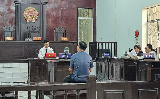 Ông Nguyễn Hoàng Khanh được cho tại ngoại trong quá trình điều tra và tại tòa hôm nay. Ảnh: Anh Vũ