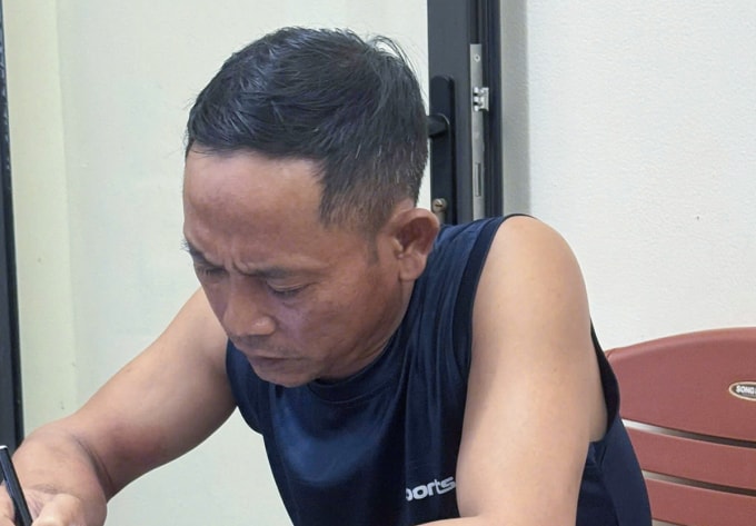 Nghi can Tân tại cơ quan điều tra. Ảnh: Hùng Lê