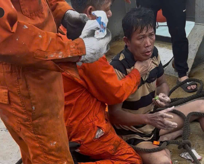 Người sống sót 42 giờ trên biển: Uống nước mưa, ăn cá sống để cầm cự