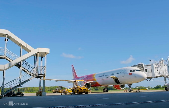 Tàu bay đỗ tại sân bay Vinh thời điểm trước nâng cấp. Ảnh: Đức Hùng