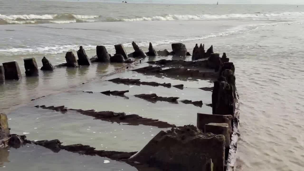 Phát lộ xác tàu cổ trên ở biển Hội An