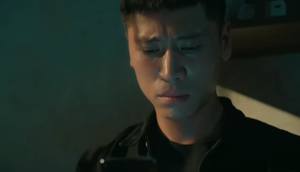 Nam diễn viên 'Mưa đỏ' và vai diễn hoàn toàn khác biệt trong 'Cách em 1 milimet'- Ảnh 4.