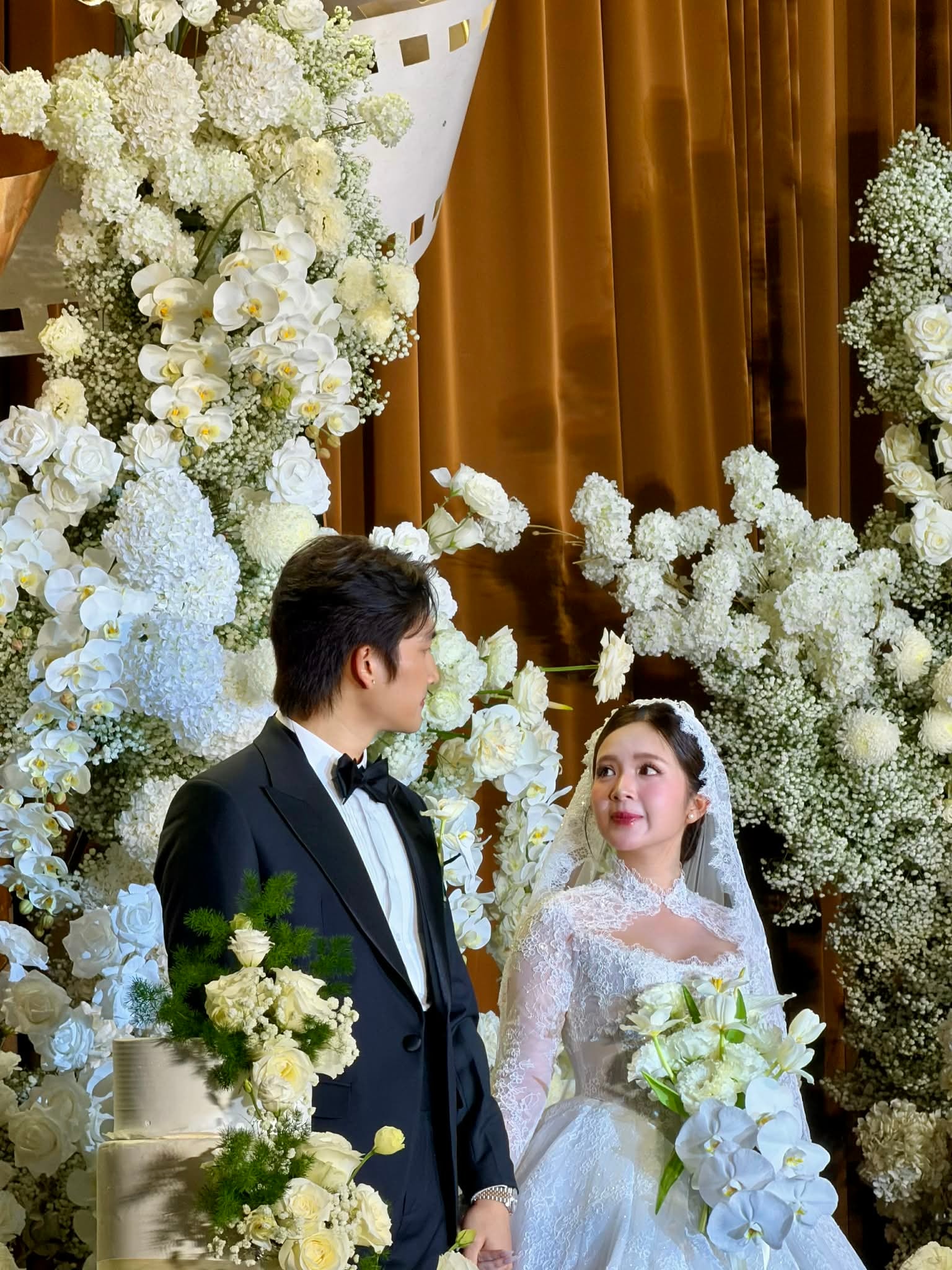 Bố Bình 'Cha tôi người ở lại' hát trong đám cưới của 'con gái' Ngọc Huyền- Ảnh 5.