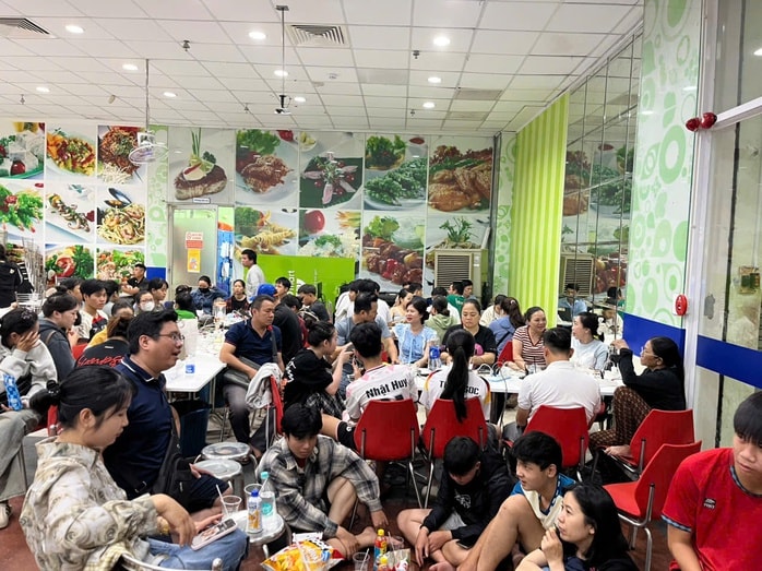 Siêu thị ổn định giá trong tình huống cấp bách - Ảnh 1.