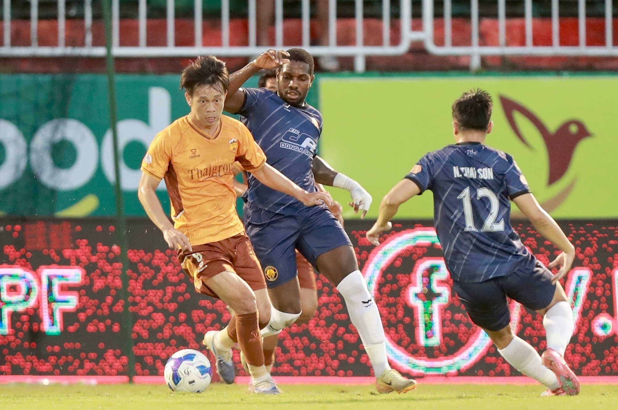 HAGL chia điểm với Thanh Hóa trên sân nhà.