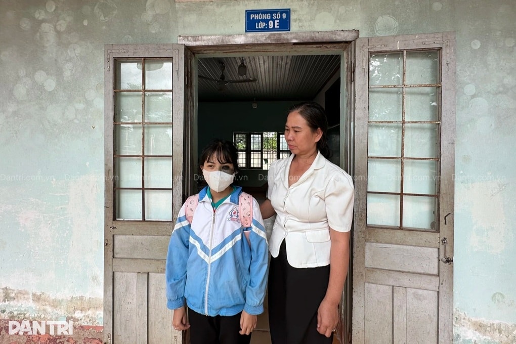 Nỗi đau ẩn phía sau lớp khẩu trang của nữ sinh mồ côi mẹ - 3 Nỗi đau ẩn phía sau lớp khẩu trang của nữ sinh mồ côi mẹ - 3