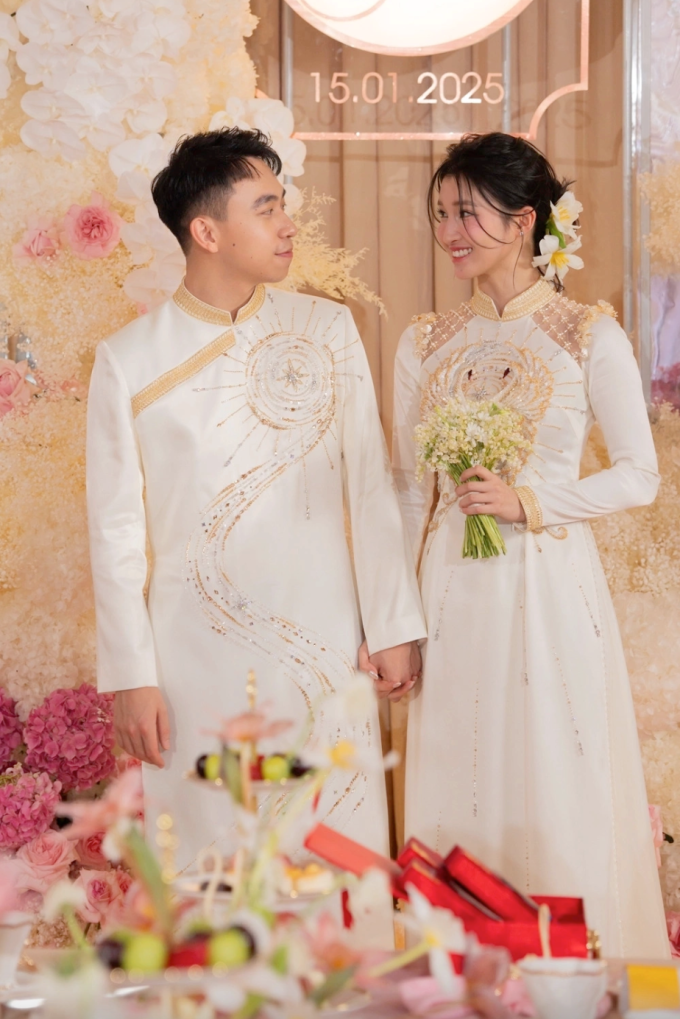 Phương Nhi và doanh nhân Minh Hoàng trong lễ ăn hỏi. Ảnh: Linh Linh
