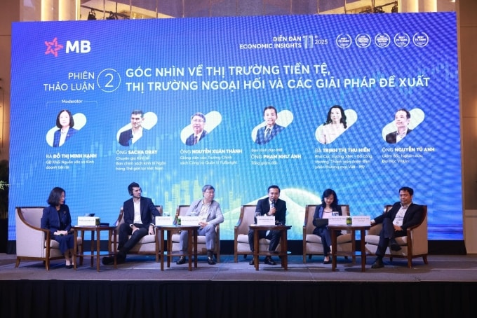 Các chuyên gia thảo luận trong Diễn đàn Kinh tế MB Economic Insights 2025. Ảnh: Hải Long