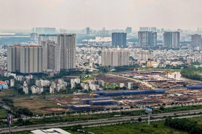 Bất động sản khu Đông TP HCM với các dự án chung cư. Ảnh: Quỳnh Trần