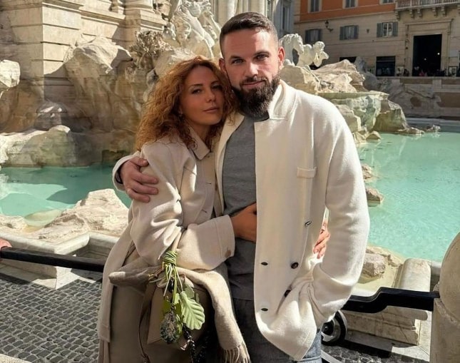 Roman Novak và vợ Anna. Ảnh: East2west News