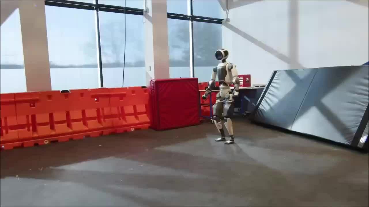 Robot hình người Mỹ nhảy breakdance