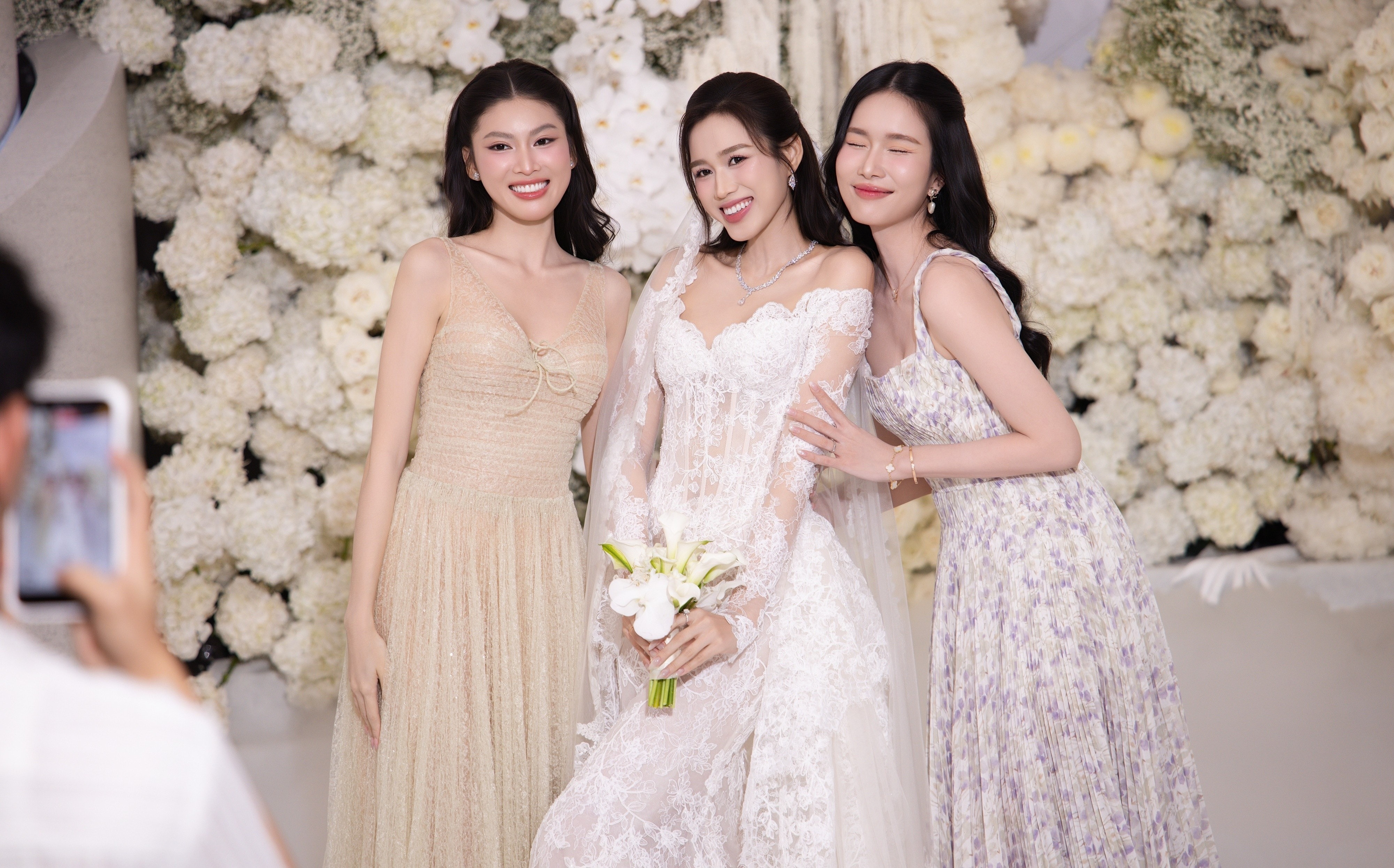 Do Thi Ha cuoi anh 2