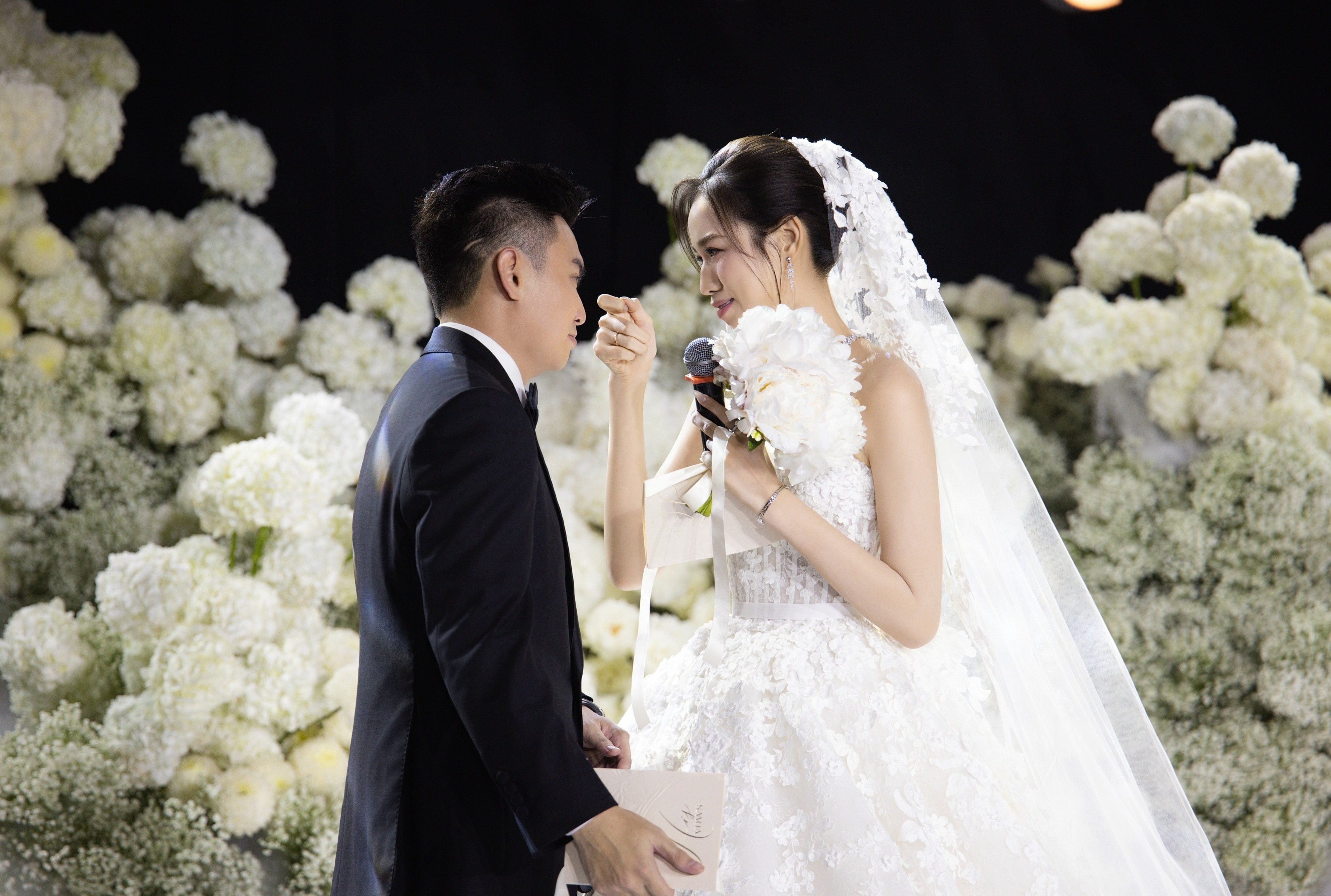 Do Thi Ha cuoi anh 8