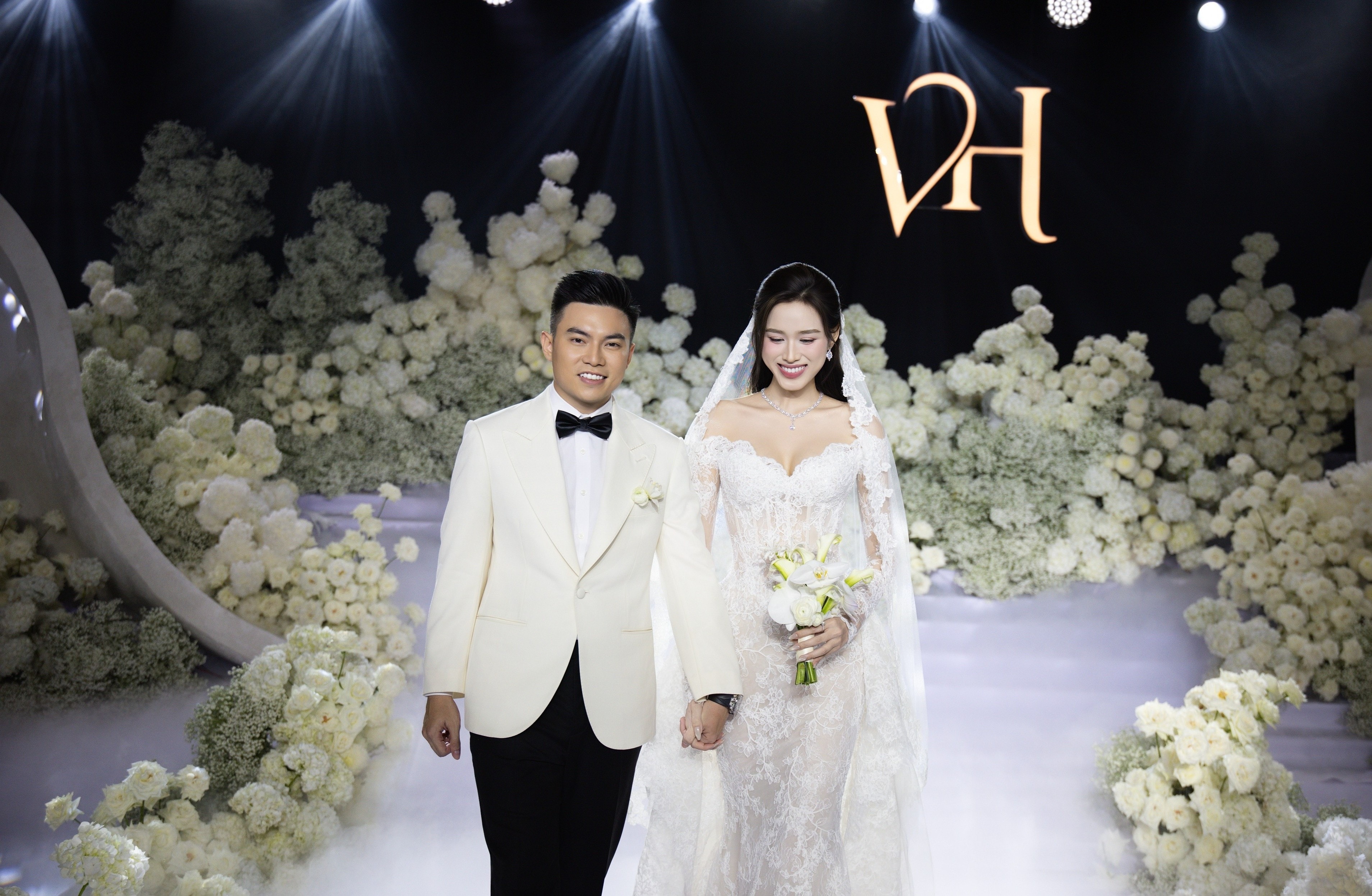 Do Thi Ha cuoi anh 1