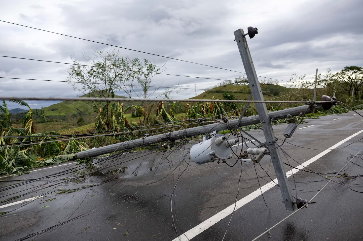 Bão Fung-Wong có phạm vi ảnh hưởng trải dài gần như toàn bộ lãnh thổ Philippines với sức mạnh của một 