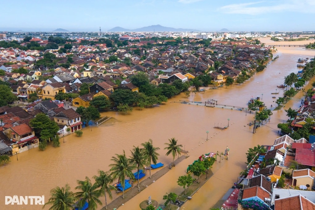 Mưa bão tàn phá, du lịch Đà Nẵng - Huế - Lâm Đồng vẫn tăng trưởng mạnh - 2 Mưa bão tàn phá, du lịch Đà Nẵng - Huế - Lâm Đồng vẫn tăng trưởng mạnh - 2