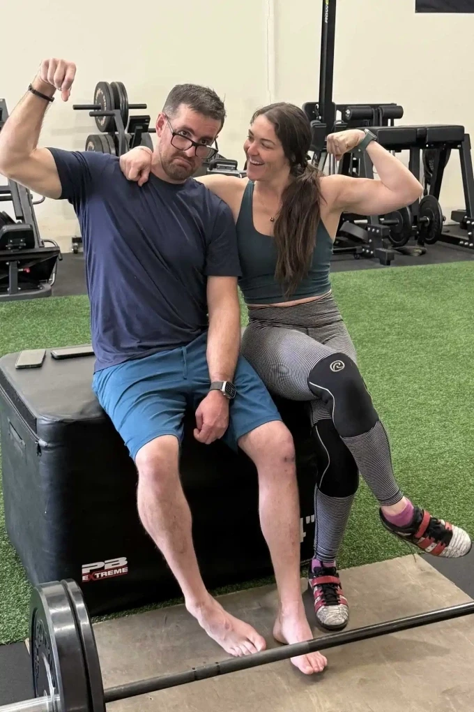 Stacie đồng hành cùng chồng tập luyện. Ảnh: People